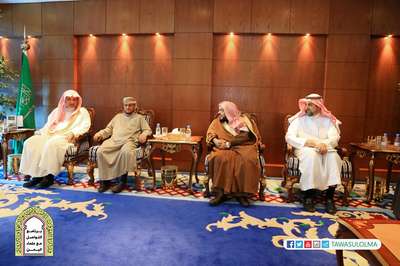 وزير الشئون الإسلامية يلتقي بقيادات حزب  ..